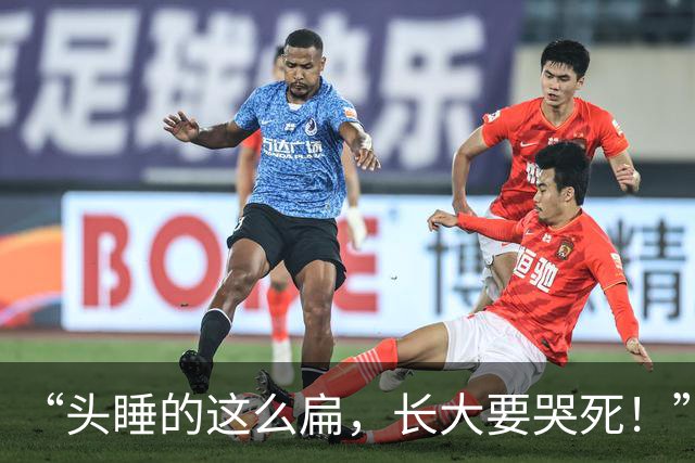 “头睡的这么扁，长大要哭死！”小学女生跳舞像红皇后，家长被骂惨